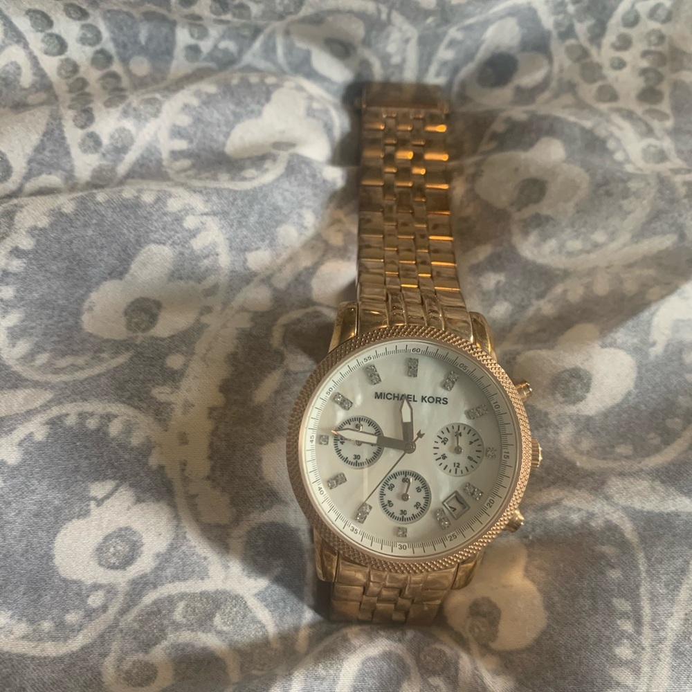 Michael Kors Rose Gold Watch - Picture 2 of 4